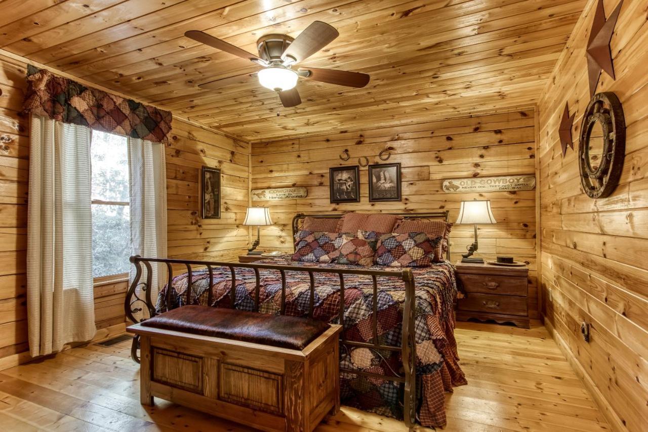 Magical Moments, Hot Tub, Wifi, 1089 Free Tickets Each Paid Day, Dollywood And More ガトリンバーグ エクステリア 写真