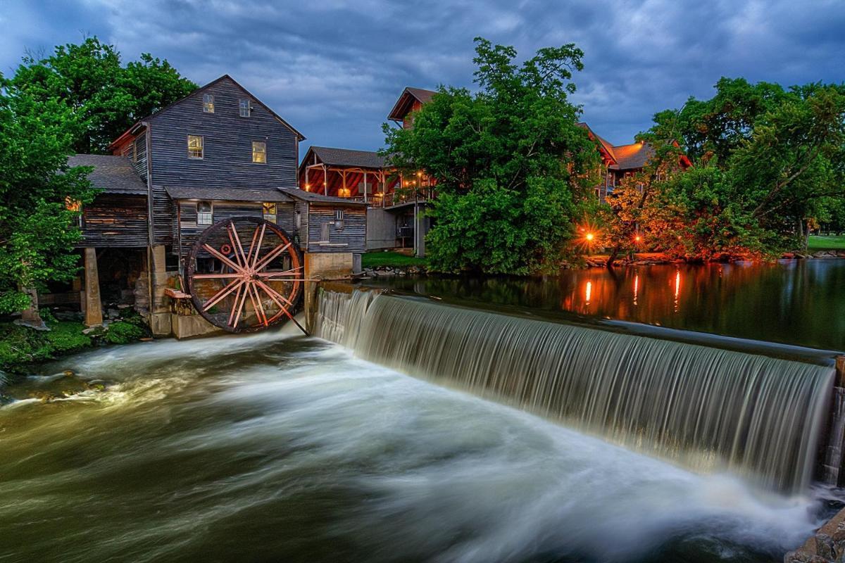 Magical Moments, Hot Tub, Wifi, 1089 Free Tickets Each Paid Day, Dollywood And More ガトリンバーグ エクステリア 写真