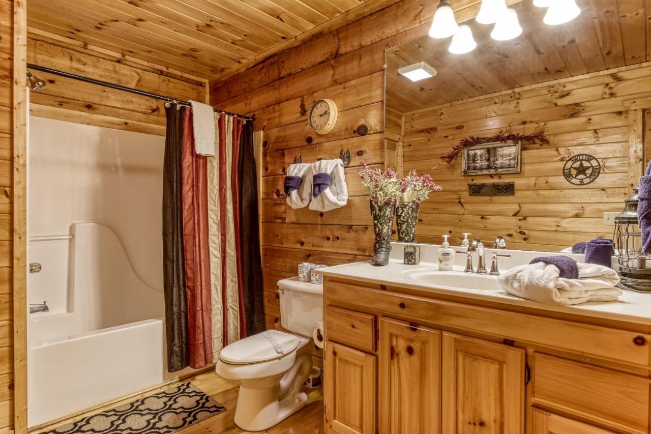 Magical Moments, Hot Tub, Wifi, 1089 Free Tickets Each Paid Day, Dollywood And More ガトリンバーグ エクステリア 写真